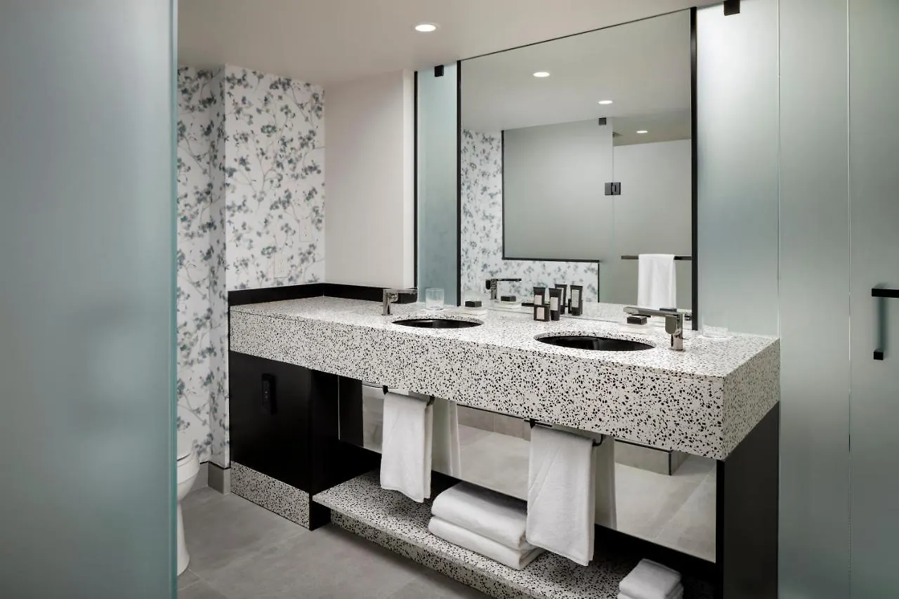 ****  W Toronto Hotel Canada