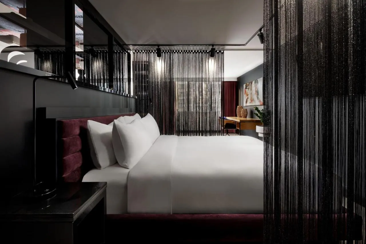 W Toronto Hotel 4*,  Canada
